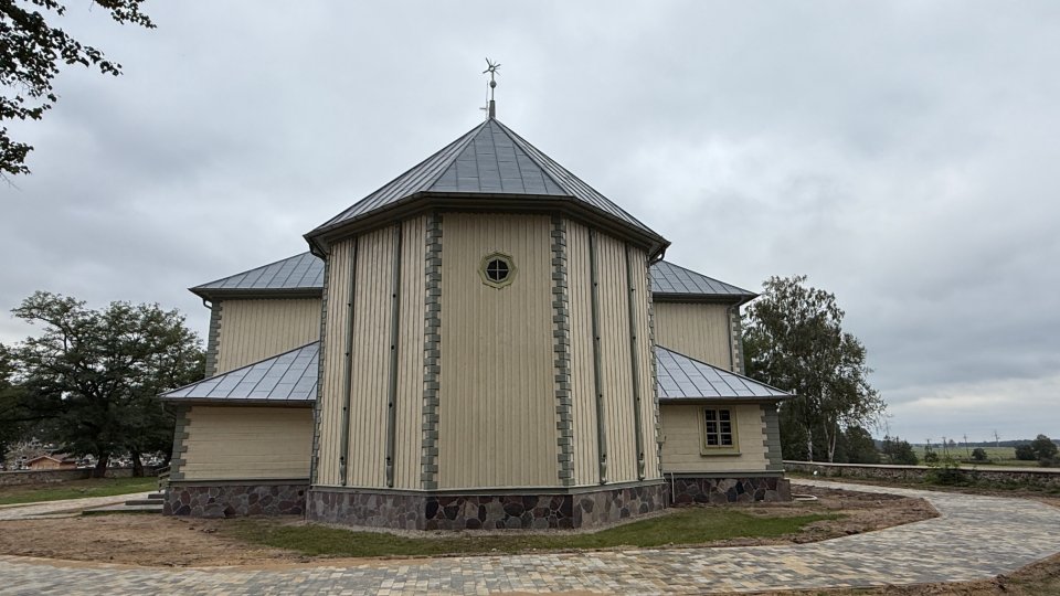 widok koscioła od tyłu
